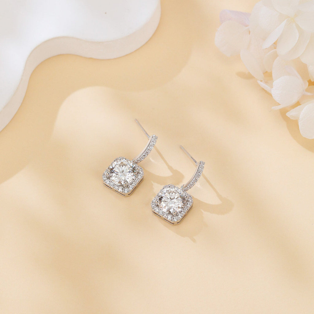 Boucles d'oreilles puces élégantes en moissanite avec halo en argent sterling 925, vente en gros, plaquées or blanc