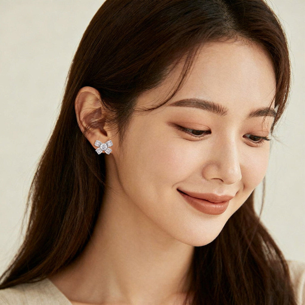 Boucles d'oreilles élégantes en argent sterling 925 avec moissanite florale et pierres centrales éclatantes