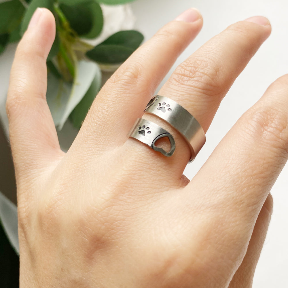 Anello Regolabile con Zampa e Cuore Intrecciati – Acciaio Inossidabile