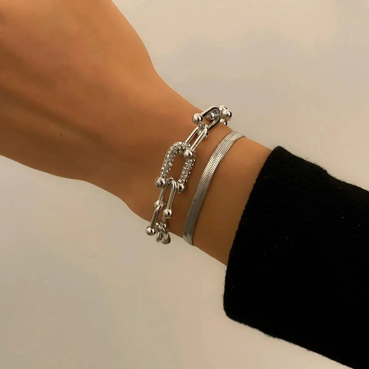 2-delt statement kjedelås og fiskebeinarmbånd