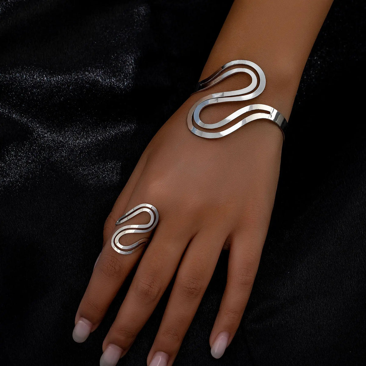 Set di bracciale e anello moderni regolabili a spirale
