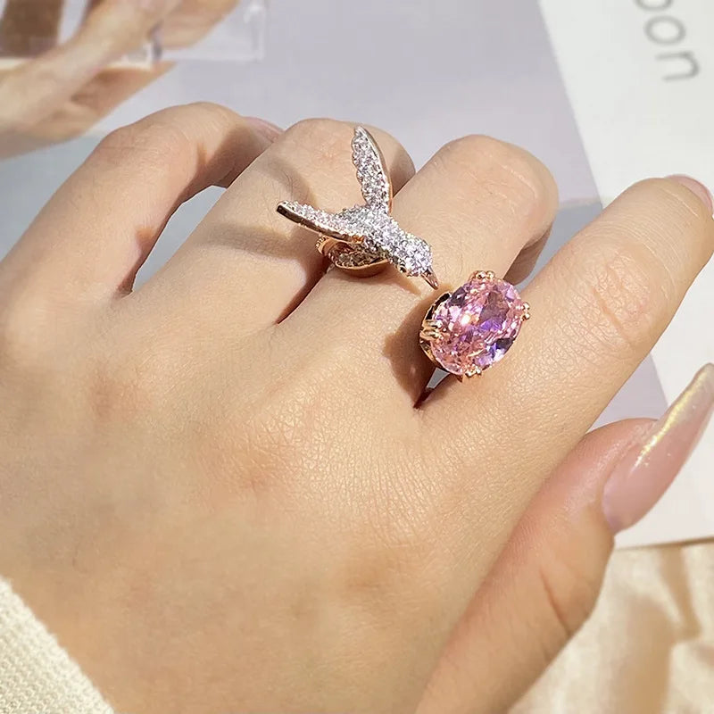 Verstellbarer Kolibri-Edelsteinring – Zirkon, 14 Karat vergoldet