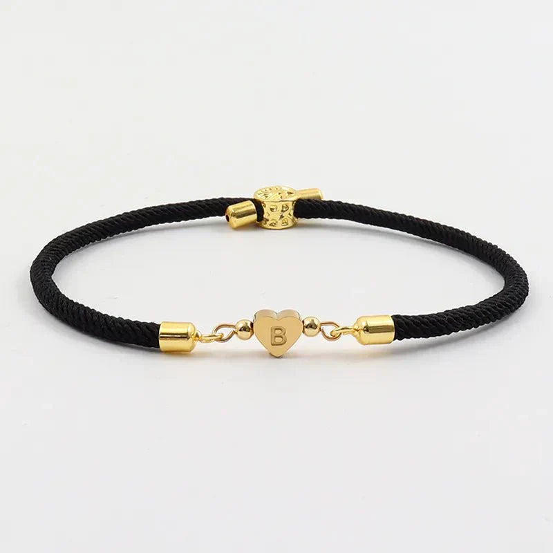 Verstellbare Armbänder mit Herz- und Buchstabenanhängern