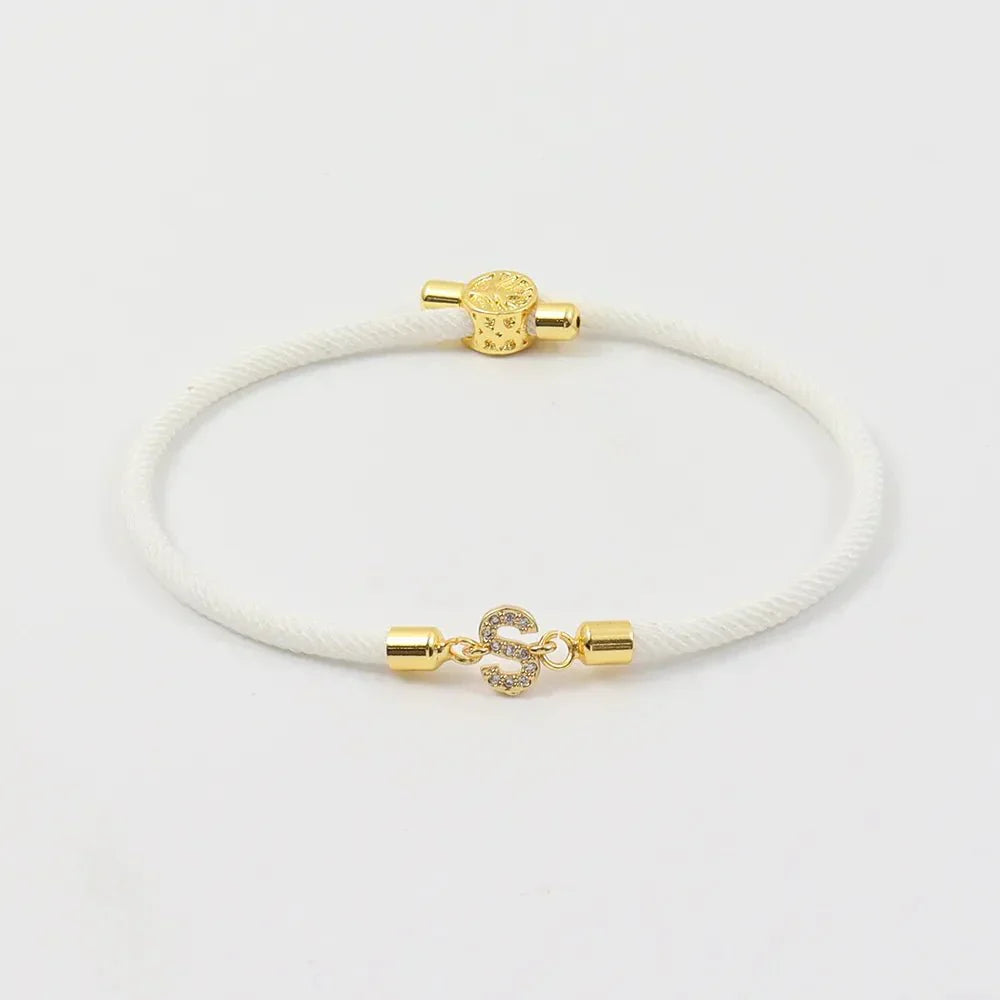 Verstellbare Armbänder mit Buchstabeninitialen