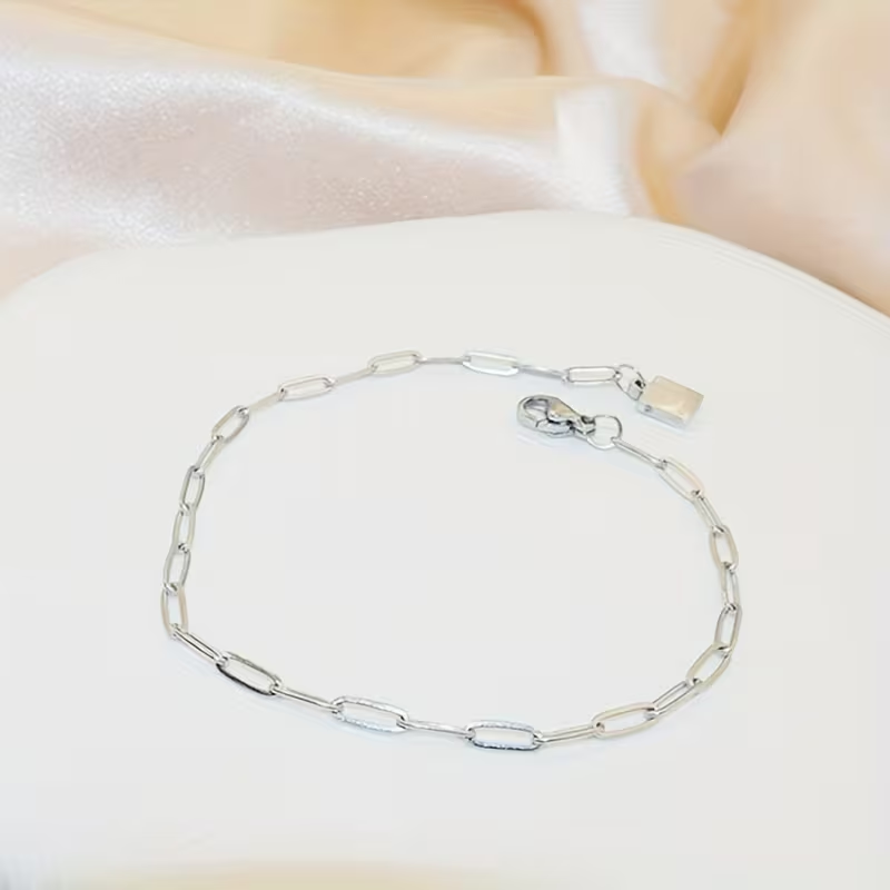 Bracciale regolabile dorato con maglie a graffetta