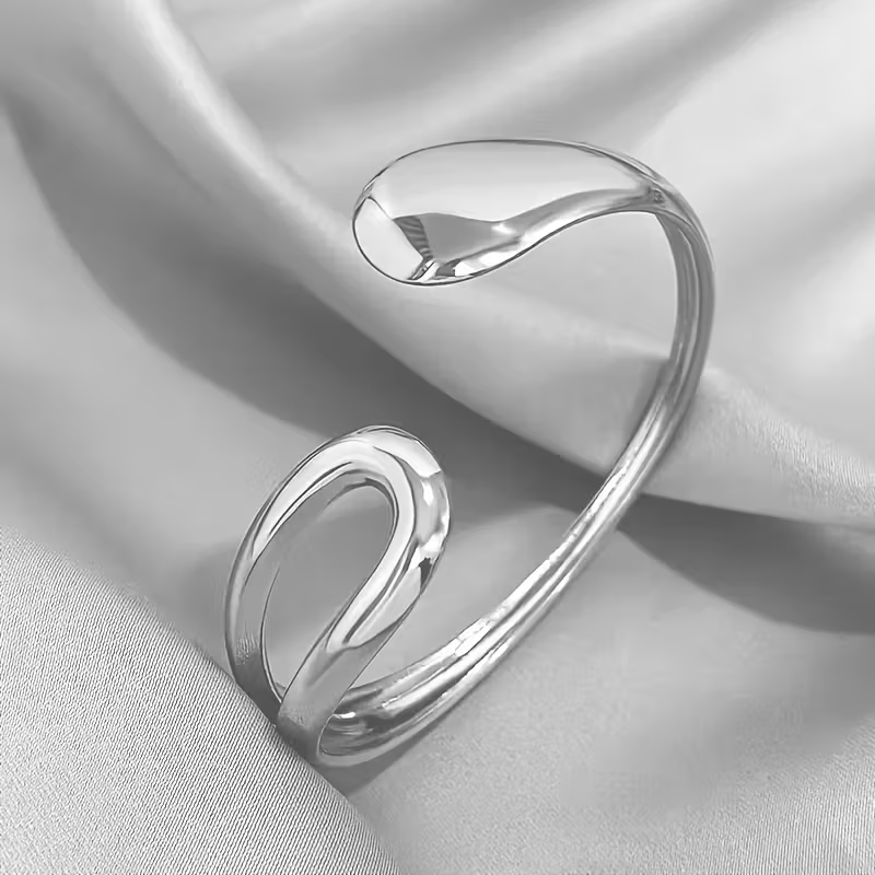 Verstellbares hohles Tropfenarmband